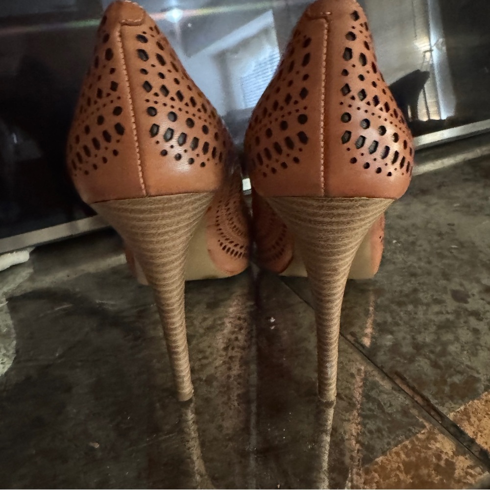 BCBG Paris Size 9 Perdra Leather Platform Heels - Picture 7 of 9